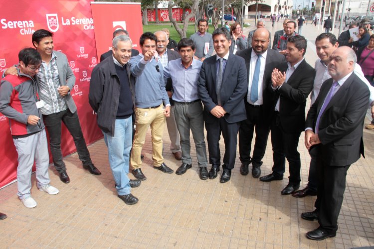 Gobierno Regional entrega 4 nuevos vehículos para el traslado de pacientes en La Serena