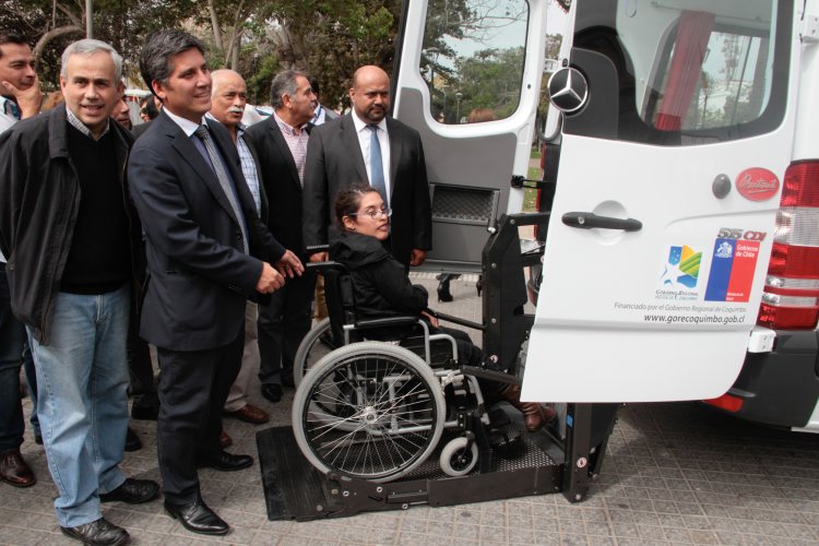 Gobierno Regional entrega 4 nuevos vehículos para el traslado de pacientes en La Serena