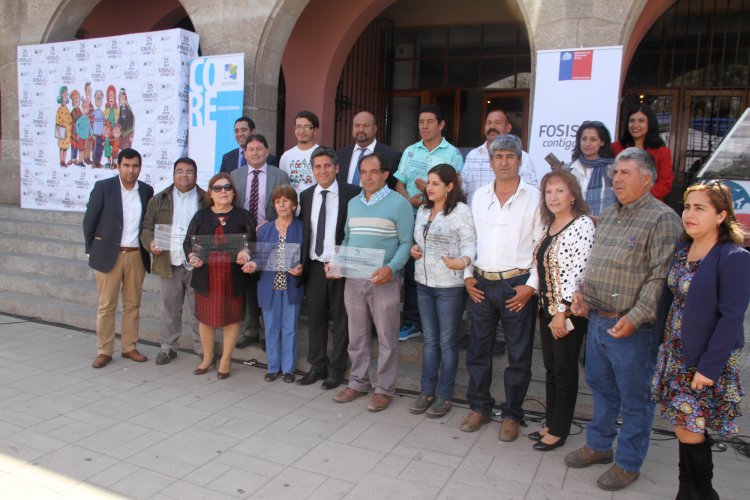 Gobierno Regional y FOSIS entregan $400 millones a emprendedores y agrupaciones productivas de la zona