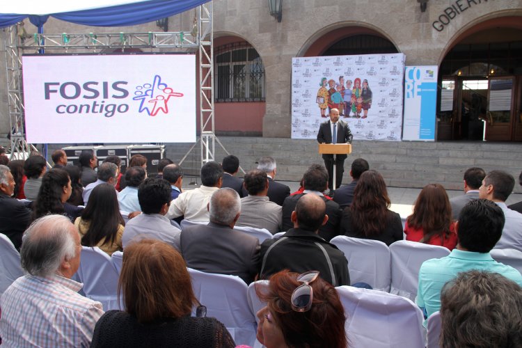 Gobierno Regional y FOSIS entregan $400 millones a emprendedores y agrupaciones productivas de la zona