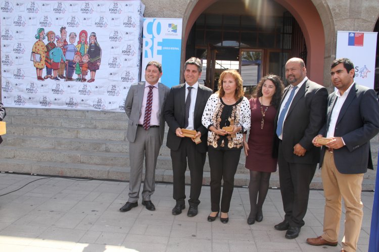 Gobierno Regional y FOSIS entregan $400 millones a emprendedores y agrupaciones productivas de la zona