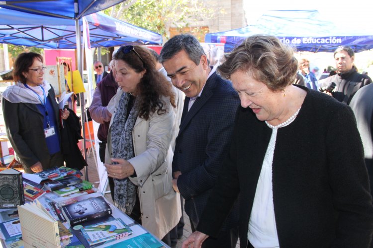 Autoridades regionales coinciden en la importancia del rol de la familia en el fomento de la lectura en niños y jóvenes