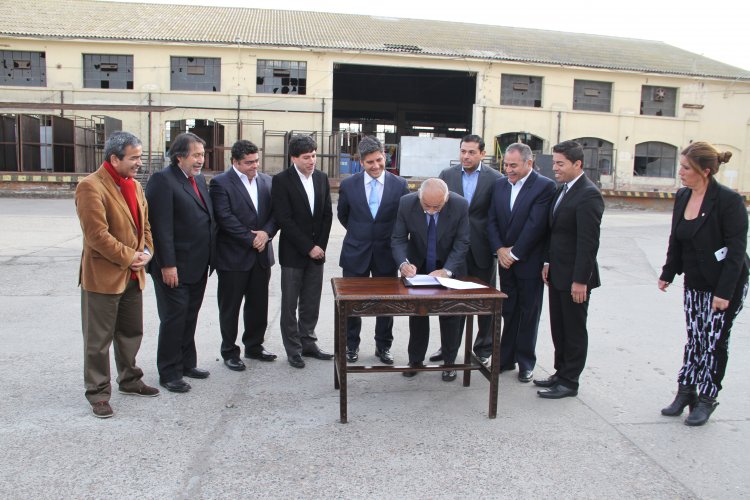 Autoridades firman contrato para la ejecución del diseño del futuro edificio consistorial de La Serena