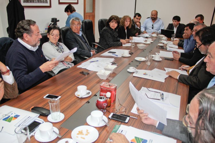 Alcalde de Combarbalá y consejeros regionales se reúnen para abordar problemática por central de respaldo