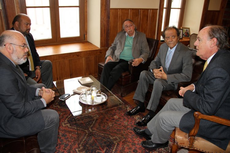 Consejo Regional presenta saludo protocolar a director de Diario El Día