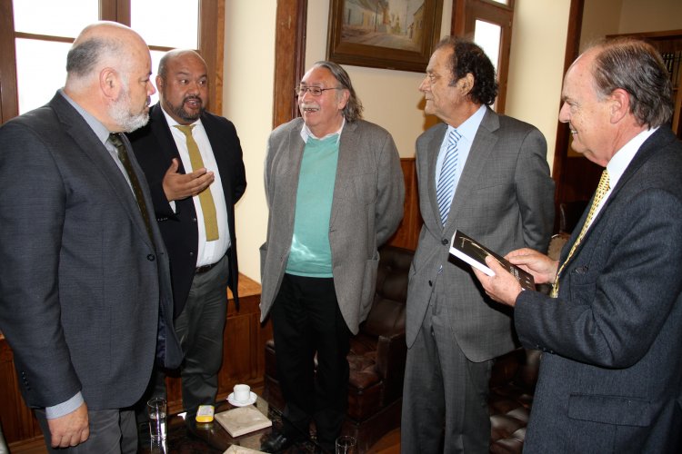 Consejo Regional presenta saludo protocolar a director de Diario El Día