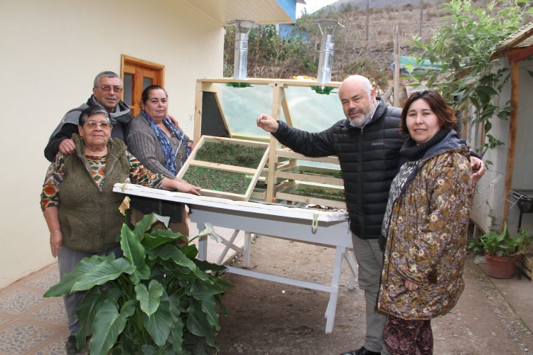 Emprendedoras de Las Rojas crean secadores solares gracias a fondos concursables del CORE