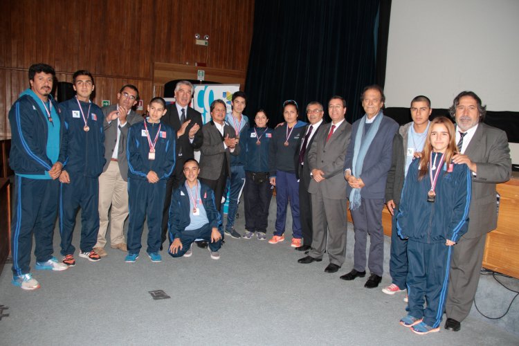 Autoridades reconocen a medallistas regionales de los Judejut Perú 2016