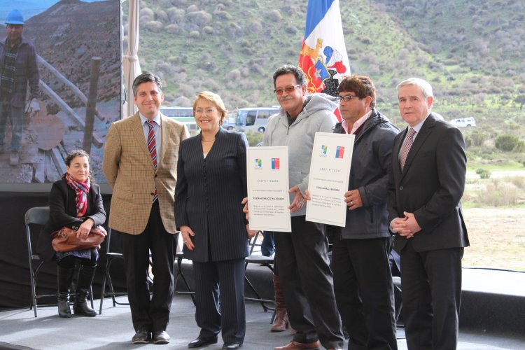 En Canela, Presidenta Bachelet entrega recursos para fortalecer la actividad de pequeños mineros y pirquineros de la región