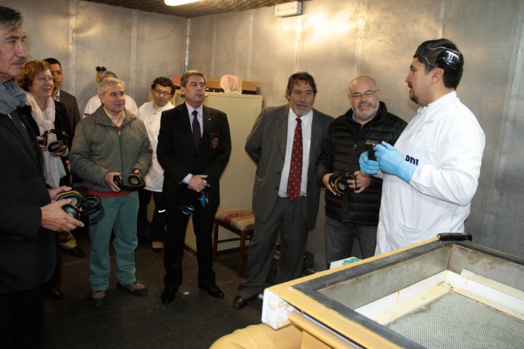 Consejeros conocen en terreno exitosa labor de la PDI a través de su laboratorio de criminalística