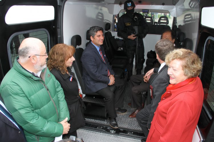 Gobierno Regional hace entrega de moderno vehículo para el grupo de operaciones especiales de la PDI