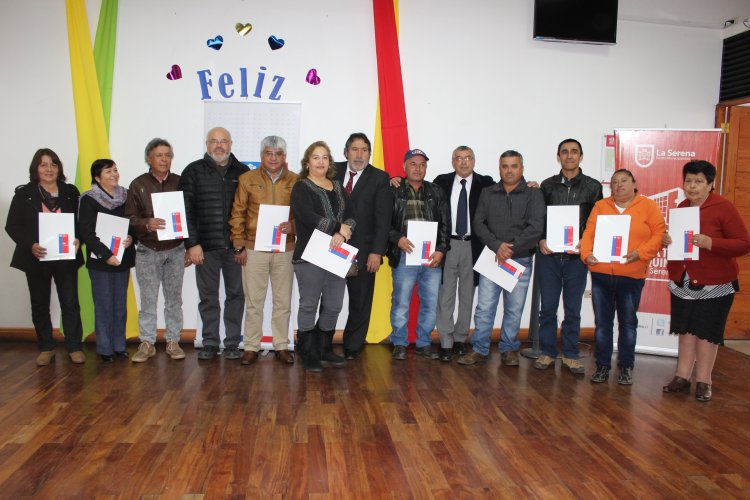 71 familias del sector urbano y rural de La Serena son desde hoy dueñas de sus propiedades