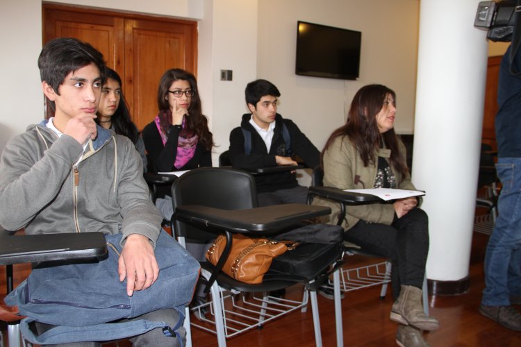 Liceo municipal de Combarbalá participa en torneo nacional de debate DELIBERA con el patrocinio del CORE