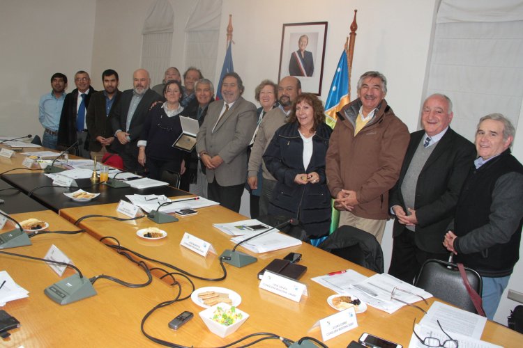 Consejo Regional entrega reconocimiento a José Sulantay por su aporte al fútbol chileno