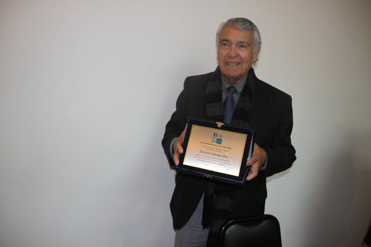 Consejo Regional entrega reconocimiento a José Sulantay por su aporte al fútbol chileno