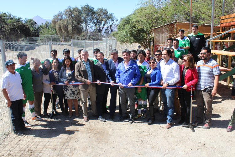 Club Unión Esperanza de El Tambo inaugura cierre perimetral de su cancha de fútbol