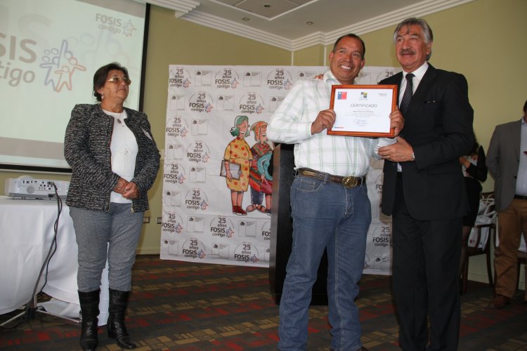 Emprendedores locales recibieron $400 millones gracias a programa del FOSIS y Gobierno Regional