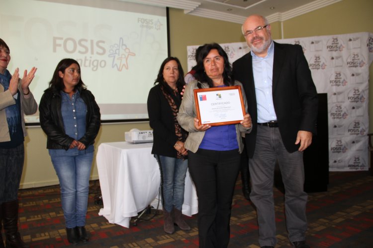 Emprendedores locales recibieron $400 millones gracias a programa del FOSIS y Gobierno Regional