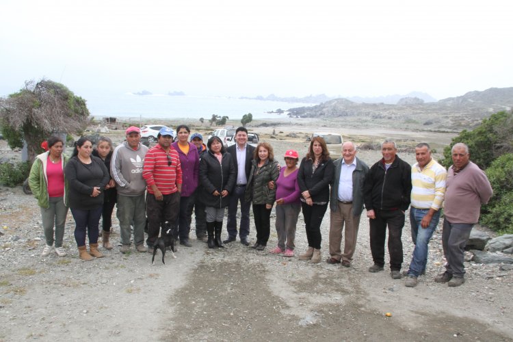 Autoridades informan a comunidad de El Totoral en Ovalle la construcción de moderna caleta pesquera