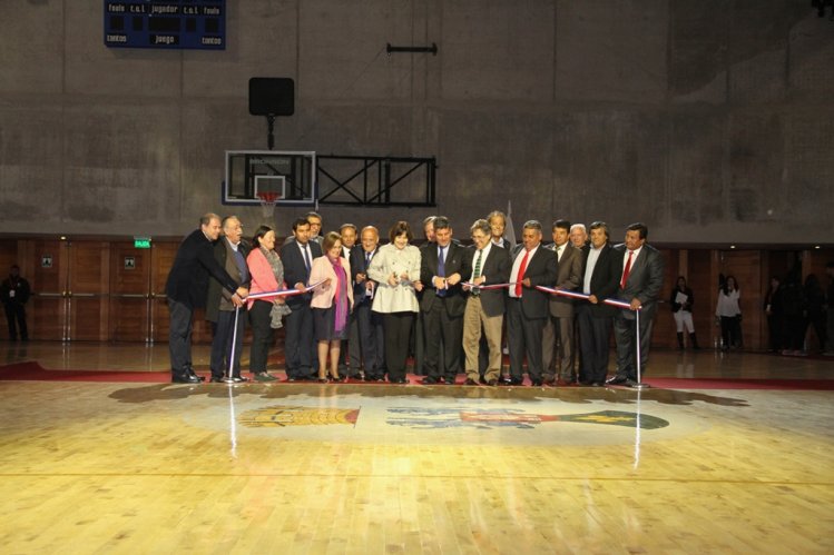 Junto a la comunidad salamanquina se inaugura el nuevo Gimnasio Techado Municipal