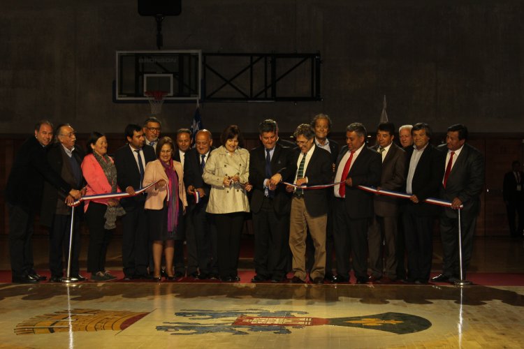 Junto a la comunidad salamanquina se inaugura el nuevo Gimnasio Techado Municipal