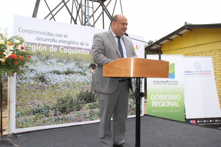 Fin a 30 años sin luz: inauguran en El Romeral proyecto de electrificación del Gobierno Regional