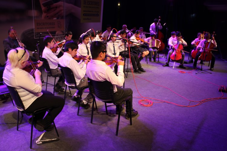 Niños y niñas con discapacidad visual del Colegio Luis Braille presentan su música en emotivo concierto en la FILSA