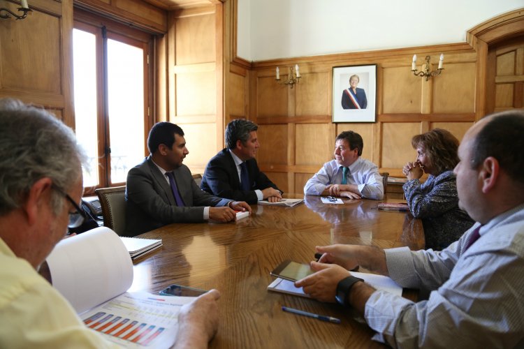 Intendente Ibáñez y cores gestionan recursos en la SUBDERE para avanzar en 14 proyectos sanitarios