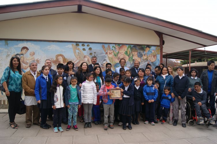 CORE entrega reconocimiento a Orquesta de Cámara del Colegio Luis Braille por su actuación en la FILSA 2016