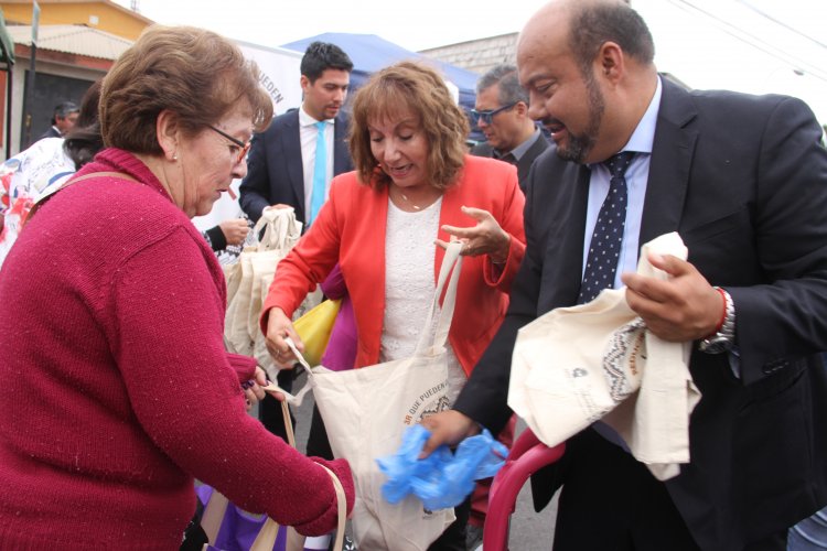 Con entrega masiva de bolsas reutilizables dan inicio a segunda parte de campaña “3R que pueden cambiar el mundo”