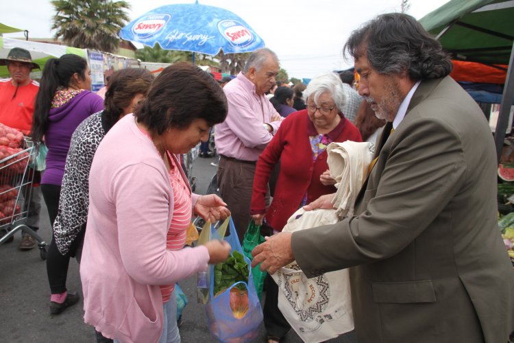 Con entrega masiva de bolsas reutilizables dan inicio a segunda parte de campaña “3R que pueden cambiar el mundo”