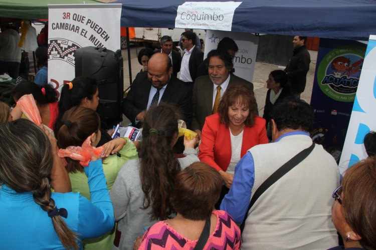 Con entrega masiva de bolsas reutilizables dan inicio a segunda parte de campaña “3R que pueden cambiar el mundo”