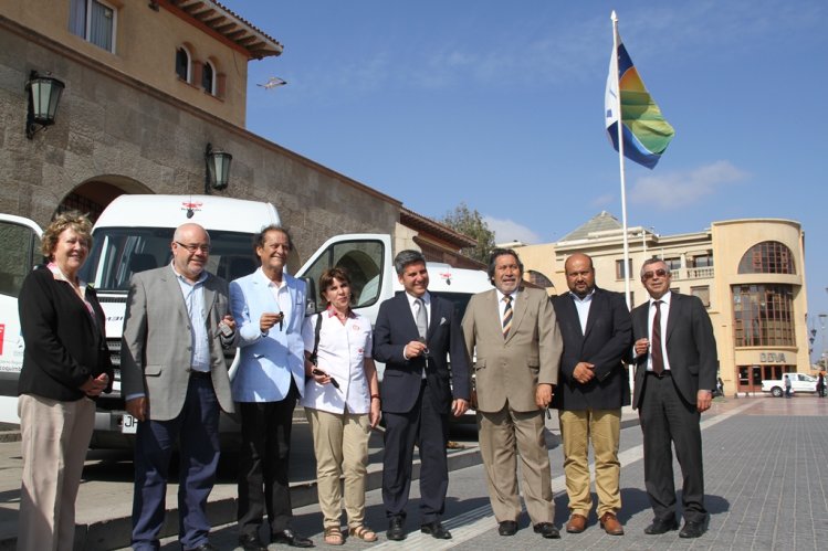 Gobierno Regional cumple compromiso y traspasa oficialmente 5 vehículos a Fundación Teletón