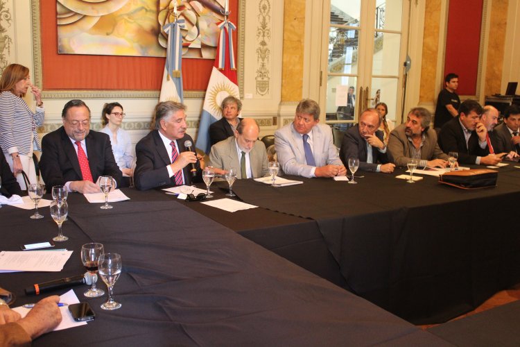 Cores se reúnen con empresarios de Córdoba para promover a la región en el Corredor Bioceánico Central