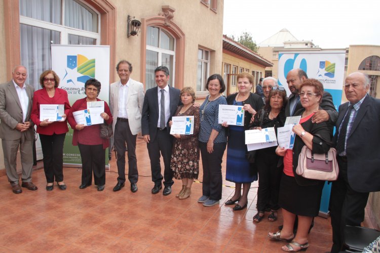 Adultos mayores fueron los felices ganadores del Fondo Social 2016 del Gobierno Regional