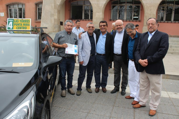 Trabajadores de taxicolectivos reciben recursos para modernizar sus vehículos