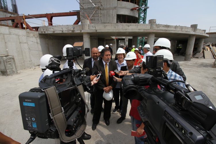 Consejeros y alcalde recorren obras del edificio consistorial de Coquimbo que llegan al 56%
