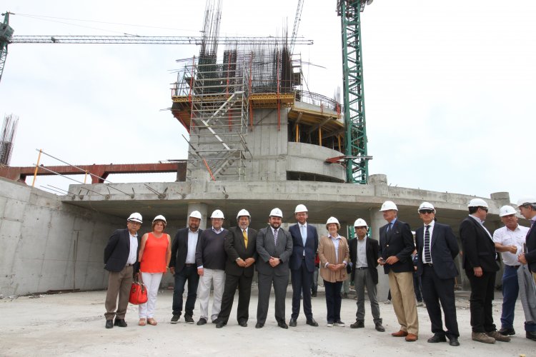 Consejeros y alcalde recorren obras del edificio consistorial de Coquimbo que llegan al 56%