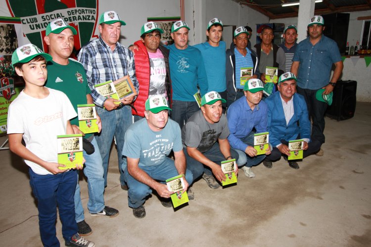 Periodista de Vicuña presenta libro sobra la historia del club de fútbol Unión Esperanza de El Tambo