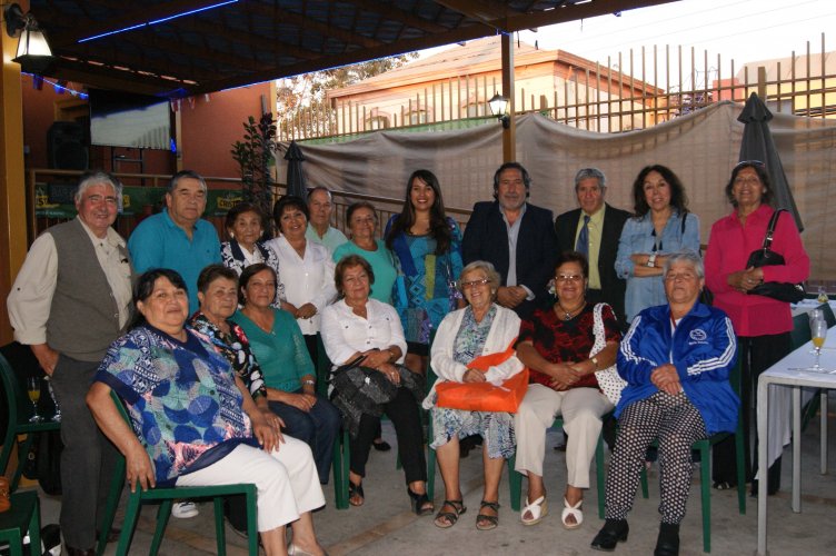En La Serena, adultos mayores cuidan su salud con actividad física y comida saludable