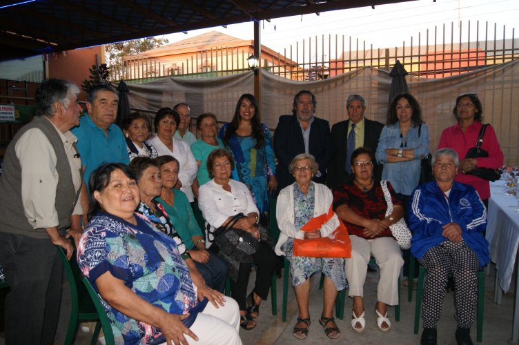 En La Serena, adultos mayores cuidan su salud con actividad física y comida saludable