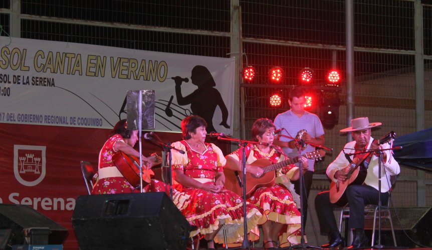 En las Compañías, pobladores de la Villa el Portal del Sol cantaron en verano