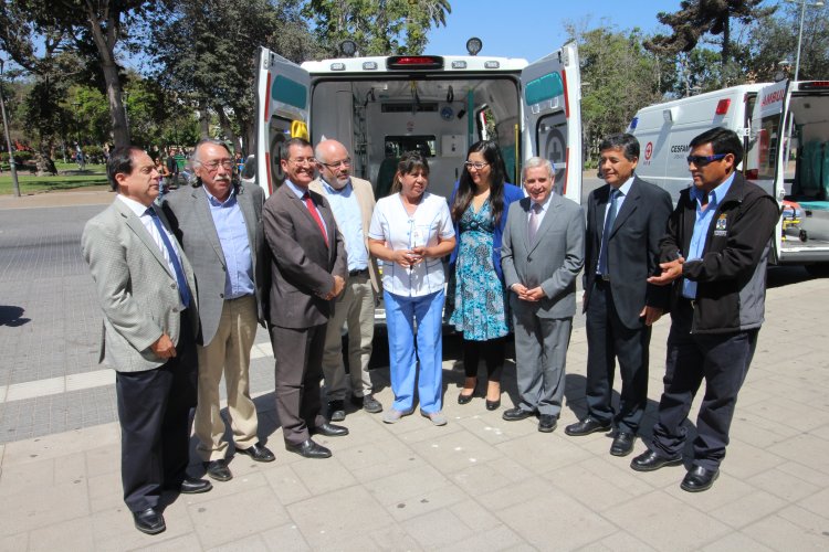 Gobierno Regional entrega nuevas ambulancias para reforzar atención primaria en 5 comunas