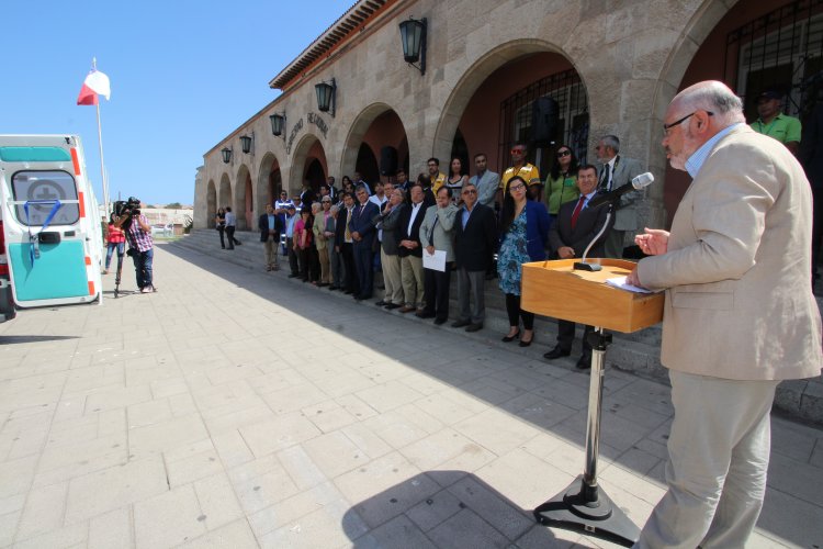 Gobierno Regional entrega nuevas ambulancias para reforzar atención primaria en 5 comunas