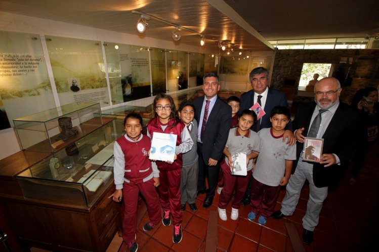 Resaltan labor de maestra y el legado literario de Gabriela Mistral en acto oficial por su natalicio