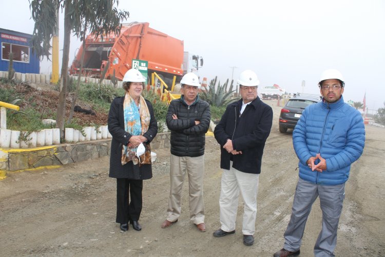 Consejeros llegan hasta relleno sanitario El Panul para verificar su trabajo y planes a futuro