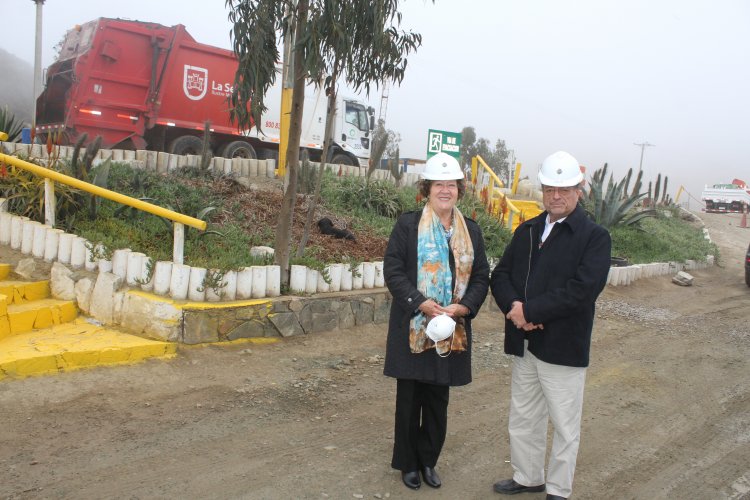 Consejeros llegan hasta relleno sanitario El Panul para verificar su trabajo y planes a futuro