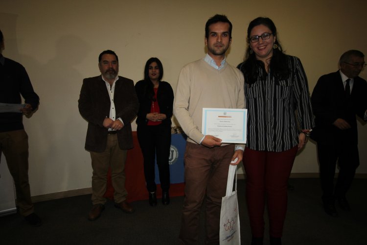 Líderes sociales reciben su certificado tras finalizar curso dictado en la UCN