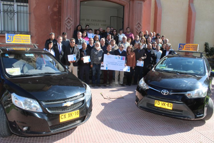 Gobierno Regional y ministerio de Transportes hacen entrega de $270 millones para el programa “Renueva tu Colectivo”