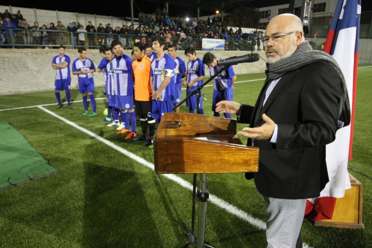 Comunidad de Guanaqueros ya puede disfrutar de su nuevo estadio de fútbol